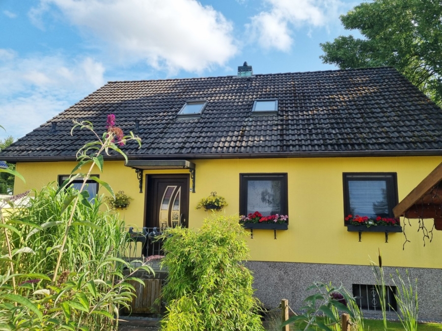 Top Einfamilienhaus in Lichtenrade mit Einliegerwohnung, Pool, Sauna, Keller, PV & Garage!, 12307 Berlin, Einfamilienhaus
