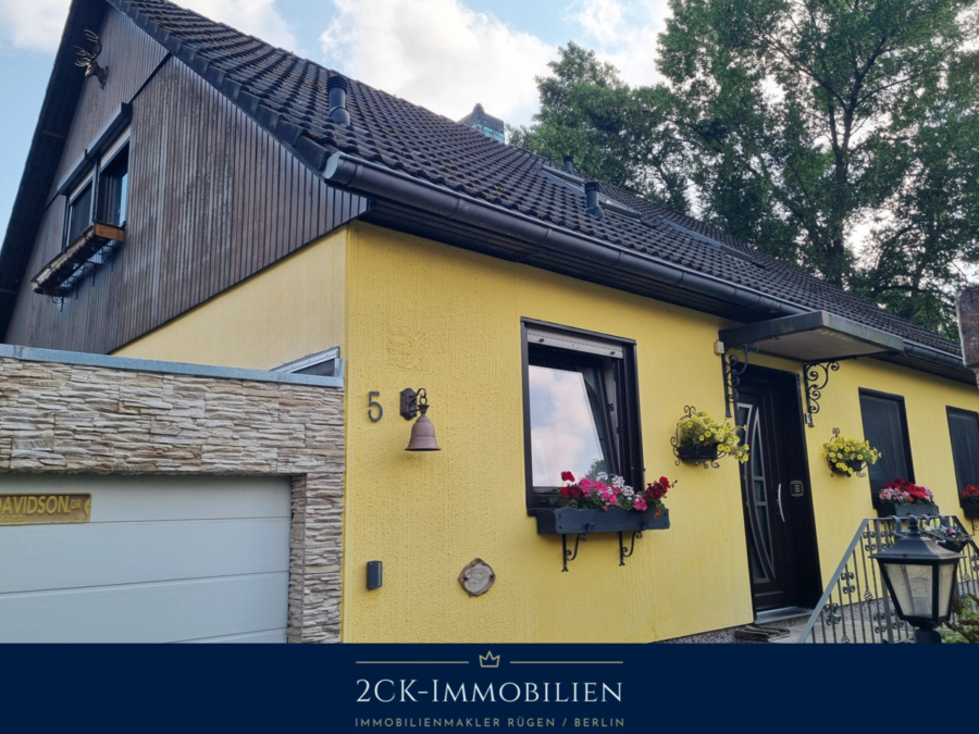 Top Einfamilienhaus in Lichtenrade mit Einliegerwohnung, Pool, Sauna, Keller, PV & Garage!, 12307 Berlin, Einfamilienhaus