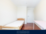 Kinderzimmer - Ostsee pur: Renovierte 3-Zi-Wohnung direkt am Strand, Parkett, EBK, Aufzug & fester Stellplatz!