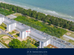 Luftansicht - Ostsee pur: Renovierte 3-Zi-Wohnung direkt am Strand, Parkett, EBK, Aufzug & fester Stellplatz!