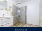 und Walk-In Dusche - Premium Ferienhaus in bester Lage von Göhren: Exklusives Massivhaus mit etablierter Ferienvermietung