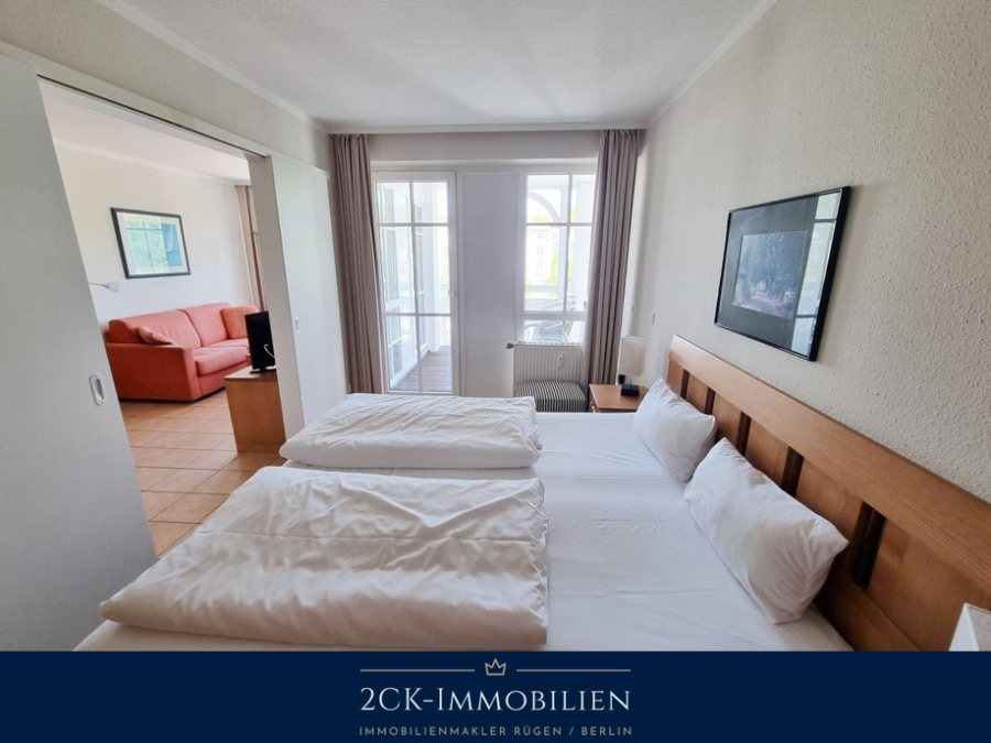 Schlafzimmer mit Balkonzugang 2