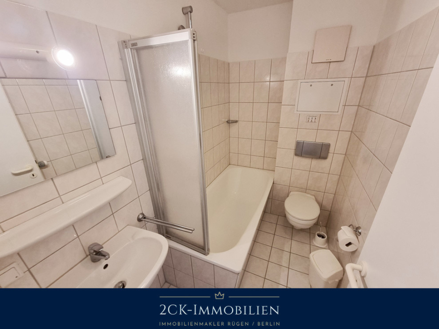 Badezimmer mit Badewanne