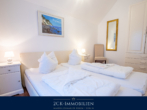 Schlafzimmer - 2 Zimmer Premium Ferienwohnung in Glowe, strandnah, zwei Balkone, Sauna, Kamin, inkl. Stellplatz!