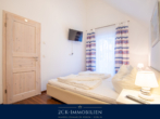 Schlafzimmer - 2 Zimmer Premium Ferienwohnung in Glowe, strandnah, zwei Balkone, Sauna, Kamin, inkl. Stellplatz!