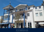 Poststraße 4 Ansicht Straße - 2 Zimmer Eigentumswohnung mit Balkon im Zentrum Ostseebad Göhren! Stellplatz inklusive!