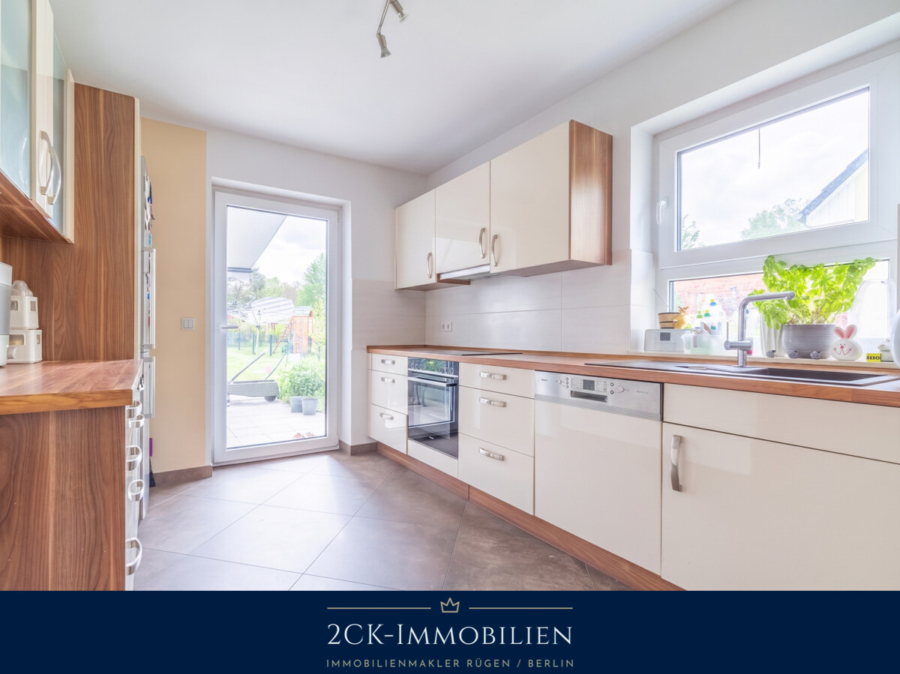 Küche mit Zugang Terrasse