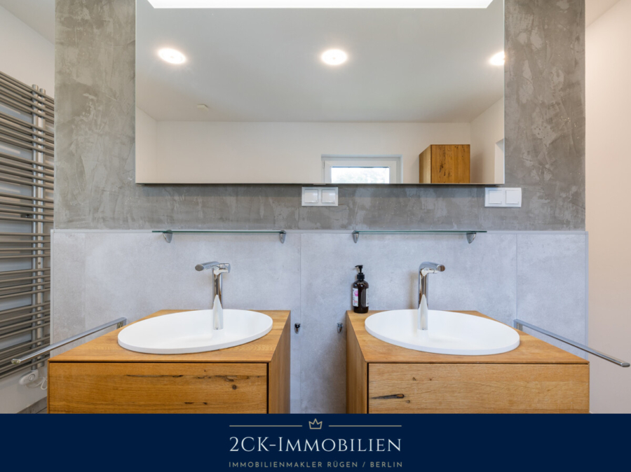zwei Waschbecken