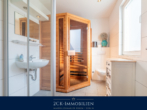 Badezimmer mit Sauna - Ferienhaus an der Ostsee (78 m²): Kurzer Weg zum Strand, Boddenblick, Sauna, Whirlpool & Kamin!
