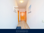 Flurbereich - stilvoll und zentral: 3-Zimmer-Ferienwohnung im Hochparterre, 88 m², großer Balkon, Stellplatz inkl.