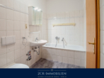 Badezimmer - stilvoll und zentral: 3-Zimmer-Ferienwohnung im Hochparterre, 88 m², großer Balkon, Stellplatz inkl.