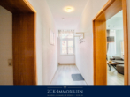 Flurbereich - stilvoll und zentral: 3-Zimmer-Ferienwohnung im Hochparterre, 88 m², großer Balkon, Stellplatz inkl.