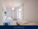 Schlafzimmer II - stilvoll und zentral: 3-Zimmer-Ferienwohnung im Hochparterre, 88 m², großer Balkon, Stellplatz inkl.