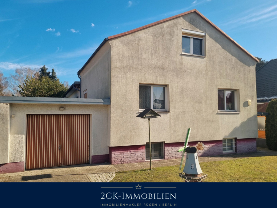 Lichtenrader Ein- oder Zweifamilienhaus auf 820m² Grundstück mit Umbaupotenial sucht Modernisierer!, 12309 Berlin, Zweifamilienhaus