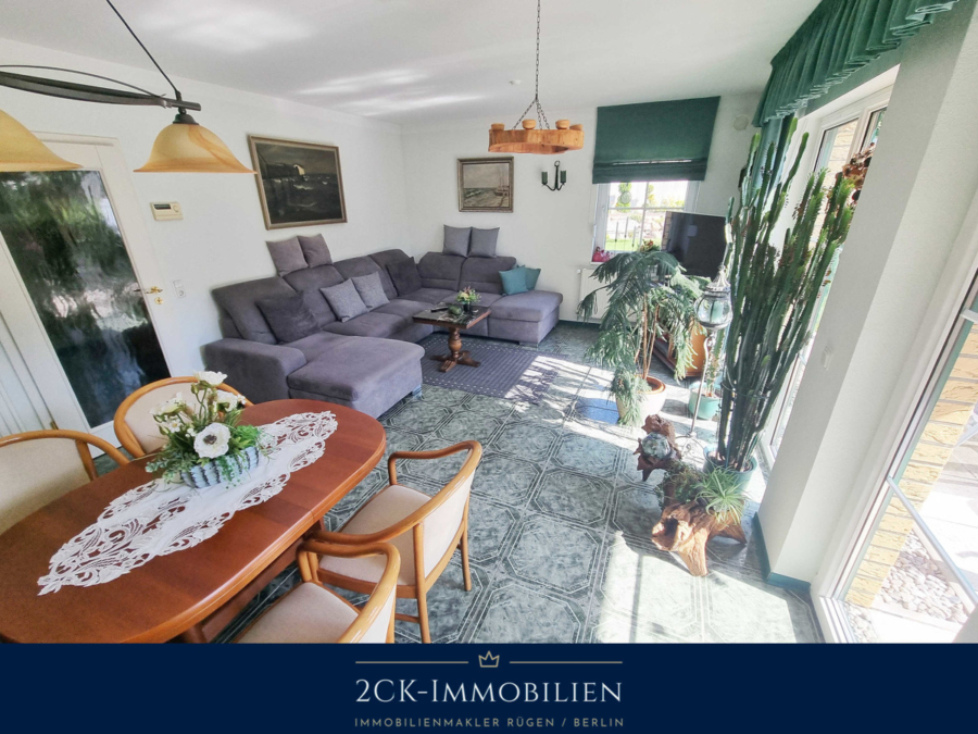 Wohnzimmer mit Essplatz