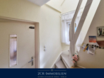zum Obergeschoss - Wenn die Schwiermutter mit muss! Zweifamilienhaus mit Garage und großem Grundstück in Lichtenrade!