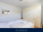 mit großem Schrank - vier Sterne, zwei Zimmer: Ferienwohnung in traumhafter Lage und Top Rendite im Ostseebad Mönchgut!