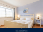 Schlafzimmer - vier Sterne, zwei Zimmer: Ferienwohnung in traumhafter Lage und Top Rendite im Ostseebad Mönchgut!