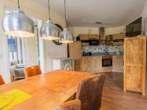 Essbereich mit Küche - 2,5 Zimmer Ferien-Schmuckstück Bestlage im Seepark Sellin, 1. Etage, Tiefgaragenplatz inkusive!