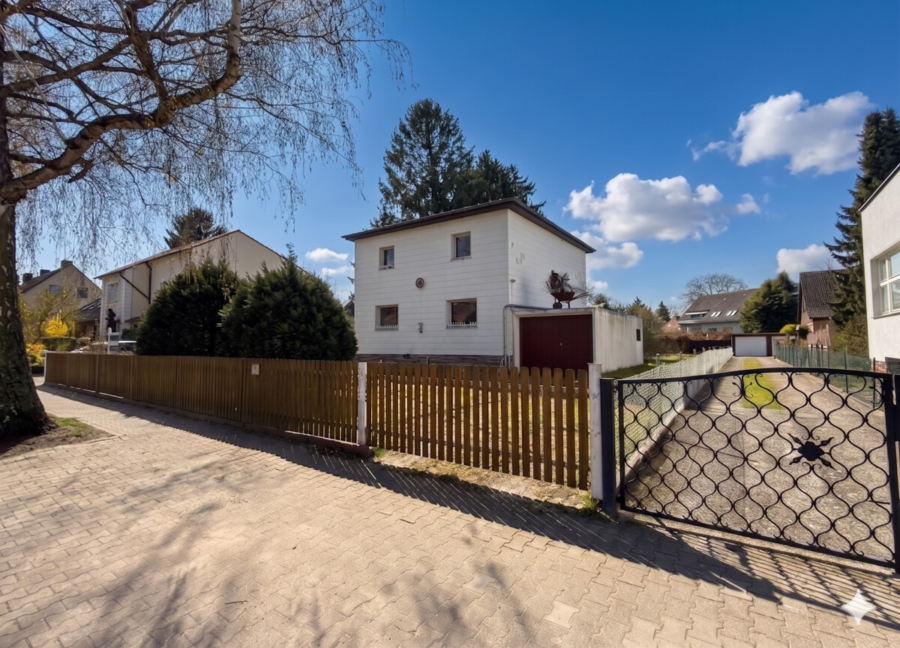 Historische Stadtvilla auf teilbarem (!) 970m² Grund mit Einliegerwohnung zu neuem Glanz erwecken?, 12309 Berlin, Einfamilienhaus