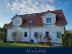Einfamilienhaus: Dachgeschosswohnung +Einlieger- +Ferienwohnung im Ostseebad Thiessow am Meer! - Rückansicht Eingang FeWo