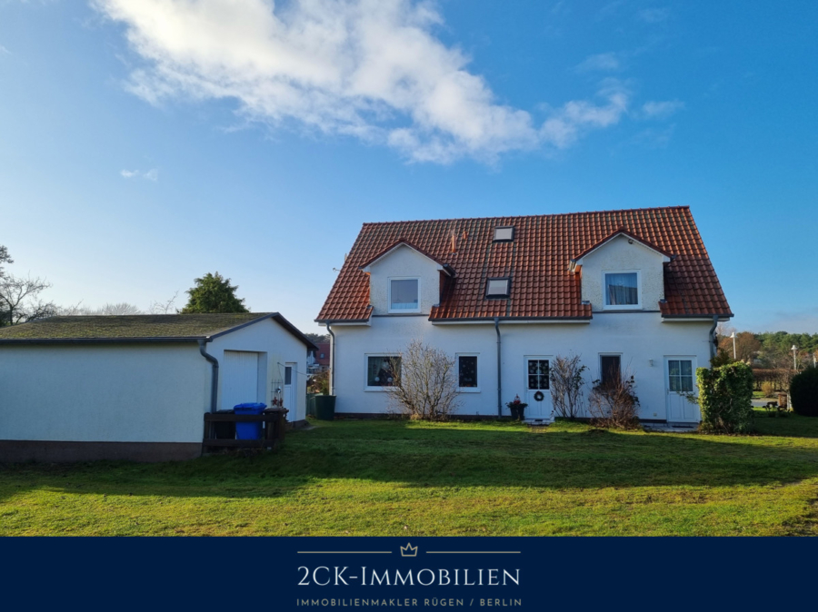 Rückansicht mit Garage