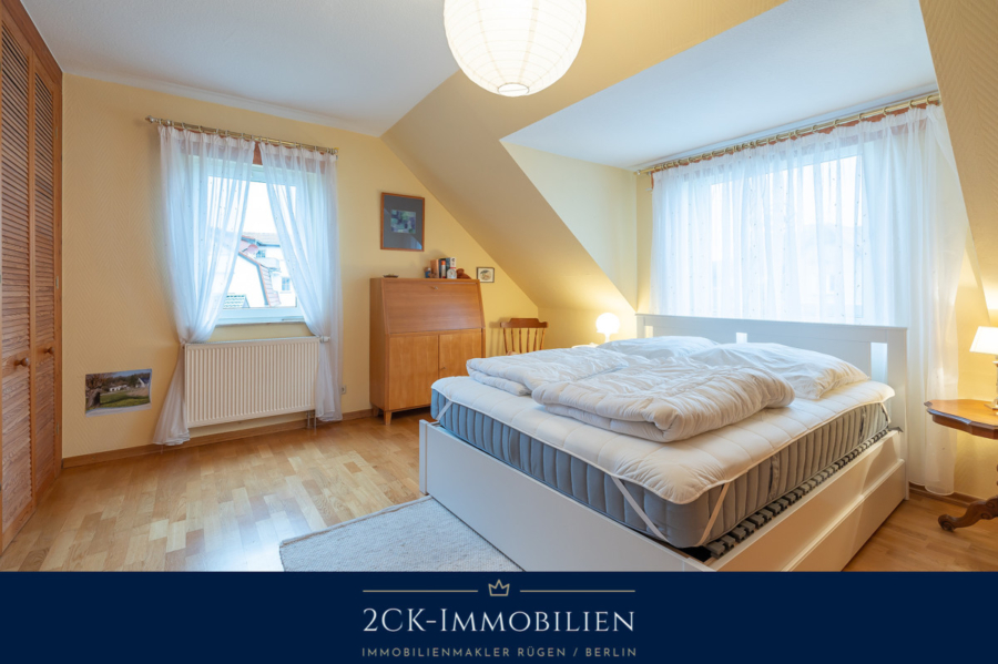 Schlafzimmer 1 DG Thiessow