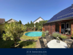 Baruth Eichengrund 12 (10) - Das kleine Schloß mit 5 Zimmern, 2 Bäder, Swimmingpool, Teich, Carport, 620 m² gepflegter Garten!