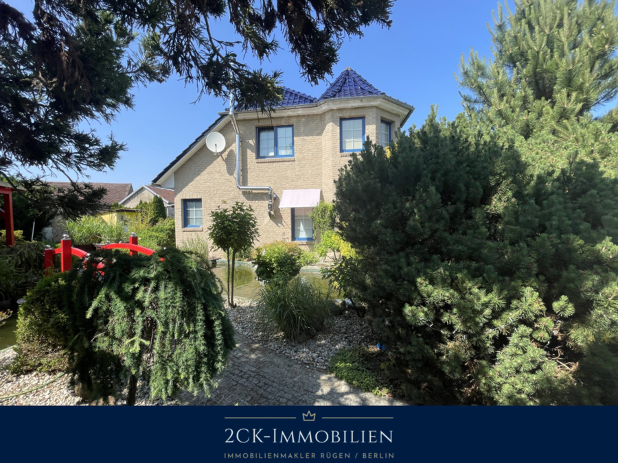Das kleine Schloß mit 5 Zimmern, 2 Bäder, Swimmingpool, Teich, Carport, 620 m² gepflegter Garten!, 15837 Baruth/Mark, Einfamilienhaus