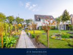 Gartenweg - 400 m zum Strand und Seebrücke: Massives Ferienhaus mit 2 Einheiten, Boddenblick & 600 m² Garten!