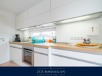 Küche OG - 400 m zum Strand und Seebrücke: Massives Ferienhaus mit 2 Einheiten, Boddenblick & 600 m² Garten!