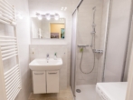 und ebenerdiger Dusche - Über 200 Buchungstage! 2,5 Zimmer Ferienwohnung im Seepark Sellin, 1. Etage, Tiefgaragenplatz inkl!