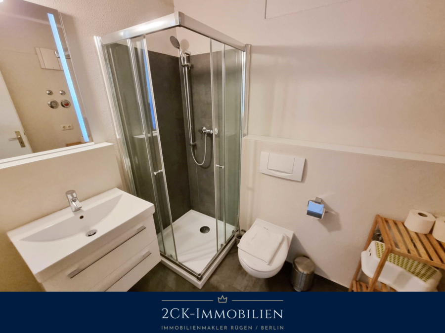 modernes Duschbadezimmer