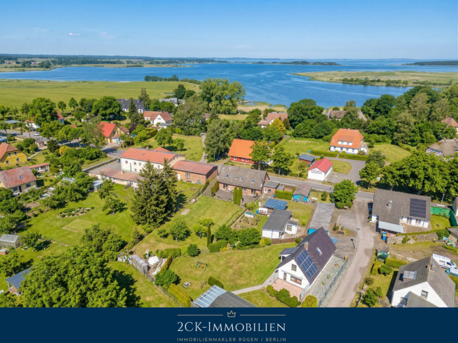 Saniertes Doppelhaus mit Einliegerwohnung in Zudar, gehobene Ausstattung, vollständig möbliert!, 18574 Zudar, Einfamilienhaus