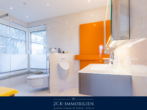 Badezimmer, tagesbelichtet - Einfamilienhaus in Hanglage mit Ostseeblick im Ostseebad Göhren, hochwertig & sofort bezugsfertig!