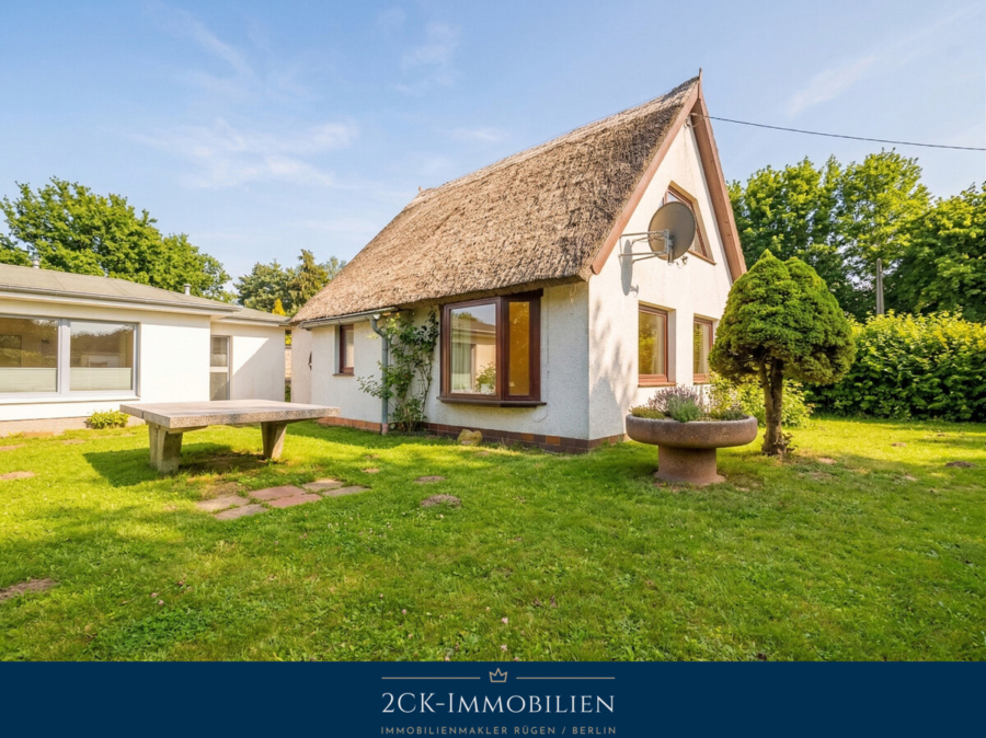 Rügen authentisch erleben: Zwei Häuser, ein Grundstück und der Blick auf den Bodden!, 18551 Sagard / Neuhof, Bungalow