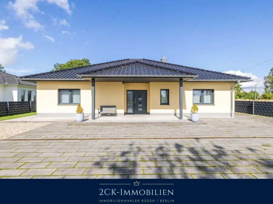 Moderner 170m² Massiv-Bungalow auf Rügen: 5 Zimmer, Pool, A+ Effizienz, Garage & nur 800m zum Strand, 18574 Garz / Poppelvitz, Bungalow