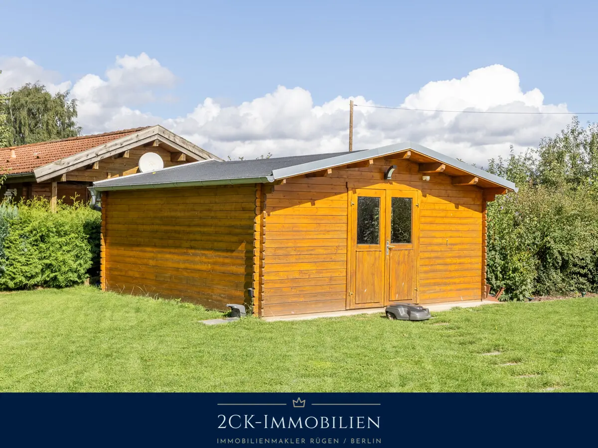 mit Gartenhaus