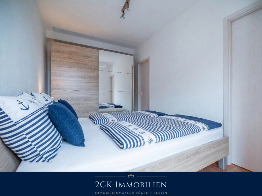 mit Kleiderschrank