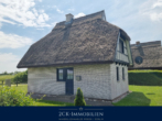 Eingansansicht - Reetferienhaus für Erholungssuchende, direkt an der Küste, Idylle, Ruhe, nur 550 m zum Ostseestrand!