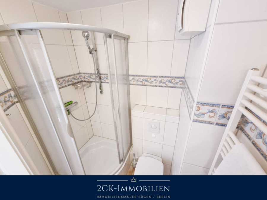 Badezimmer mit Dusche