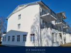 Gebäudeansicht19 b 002 - nur 700m zum Südstrand: Top-Apartment mit 36 m² Sonnenterrasse im Ostseebad Sellin! Stellplatz inkl!