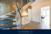 Exklusives Traumhaus im Bauhausstil auf 950m² gepflegtem Grundstück in ruhiger Lage in Glowe! - Foyer mit Treppenaufgang ins OG