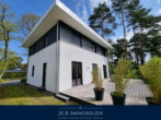 Exklusives Traumhaus im Bauhausstil auf 950m² gepflegtem Grundstück in ruhiger Lage in Glowe! - Außenansicht Seitenbereich