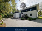 Exklusives Traumhaus im Bauhausstil auf 950m² gepflegtem Grundstück in ruhiger Lage in Glowe! - Vorderansicht