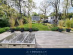 Exklusives Traumhaus im Bauhausstil auf 950m² gepflegtem Grundstück in ruhiger Lage in Glowe! - Blick von der Terrasee in das Grundstück