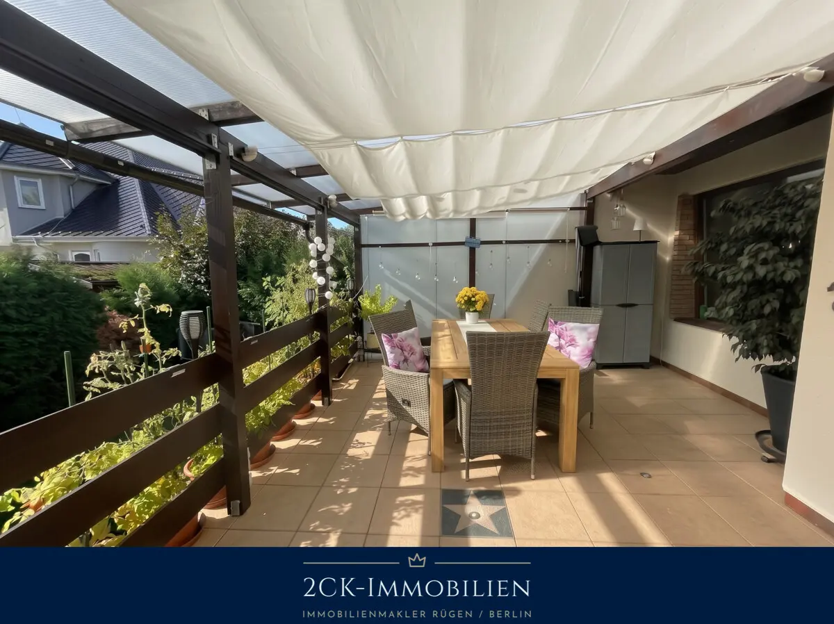 DIE teilüberdachte Südterrasse