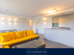Blick ins Wohnzentrum - Ankommen, durchatmen, wohlfühlen – in dieser außergewöhnlichen 83 m² Luxuswohnung im Ostseebad Binz!