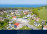 Strandstraße 15 aus der Luft - Ostseebad Mönchgut, Thiessow: Voll möblierte 2-Zimmer-Ferienwohnung in Strandnähe, Stellplatz inkl.!
