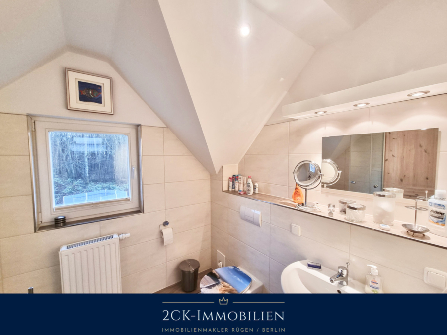Badezimmer mit Dusche DG, tageslicht